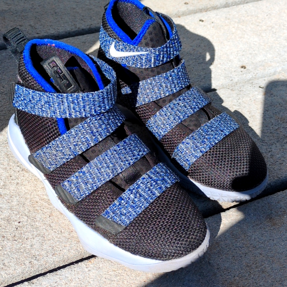 NIKE Lebron Soldier Xi Little Kids Style: 918368-005 Size: 13c